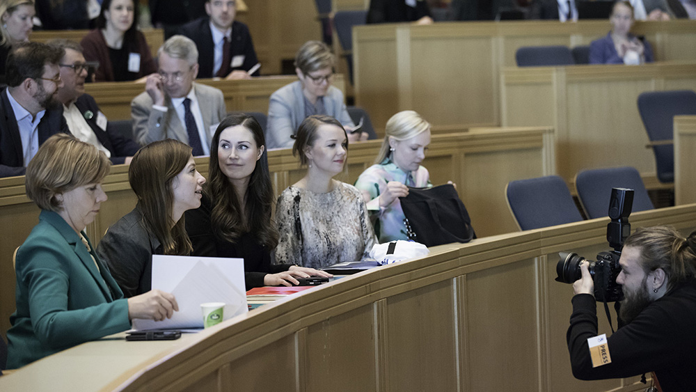 Hallitus ja hallituspuolueiden eduskuntaryhmät kokoontuivat ilmastokokoukseen 3.2. Helsingissä