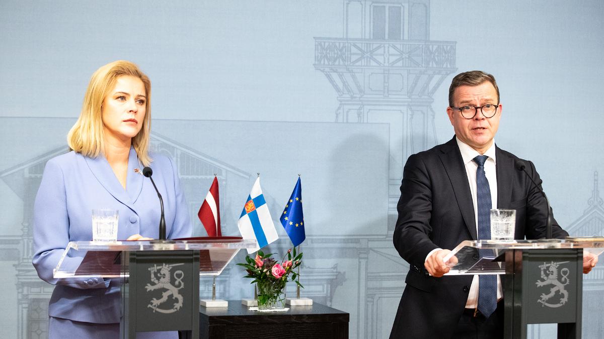 Latvian ja Suomen pääministerit tiedotustilaisuudessa.