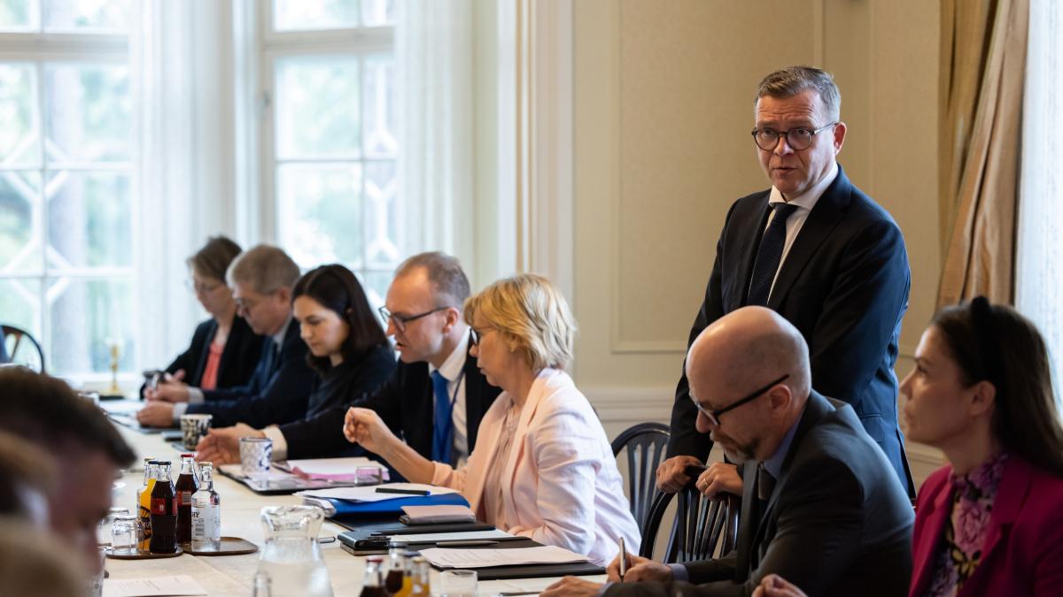 Statsminister Petteri Orpo i ekonomiska rådets möte.